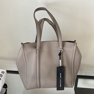 Gorgeous Marc Jacob’s leather tote - The Tag 27 in cement color